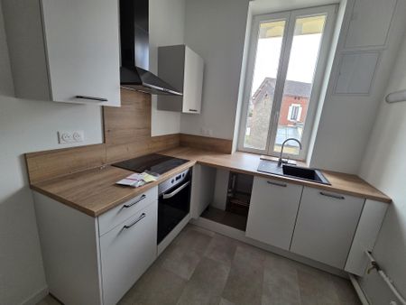 Location Appartement 5 pièces 101m² LE CREUSOT 71200 - Photo 4