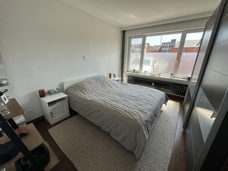 Gezellig en rustig gelegen tweeslaapkamer appartement. - Photo 4