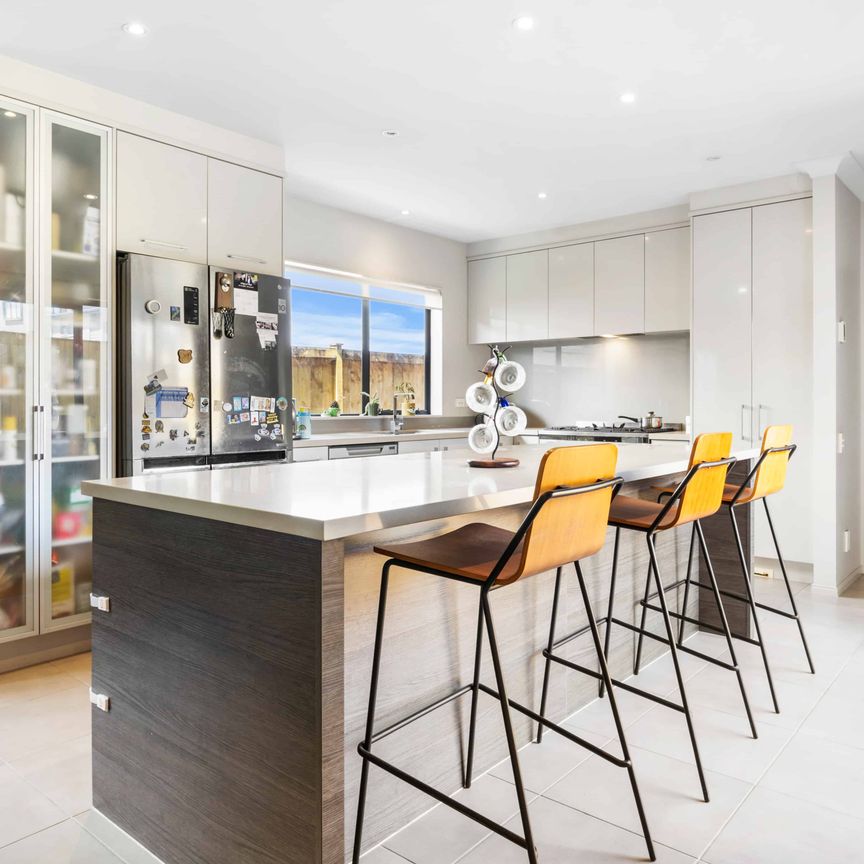 Spacious Family Living - Unbeatable Location - Photo 1