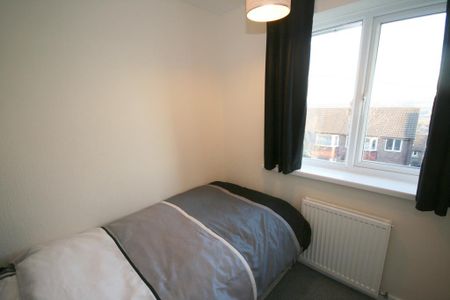 3 bedroom semi-detached house to rent - Photo 4