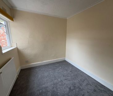 2 Bed Flat, Woodhill, SE18 - Photo 5