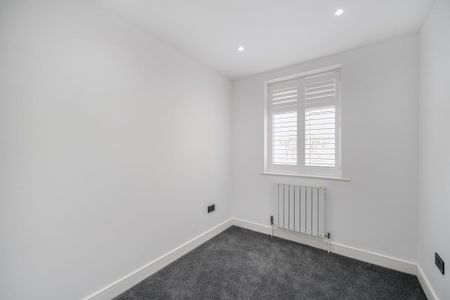 3 bedroom end of terrace house to rent - Photo 2