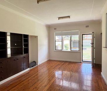 Old School Charm! - Photo 1