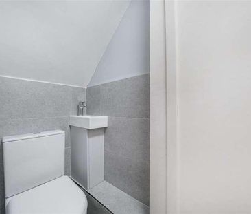 First Avenue, Queens Park Estate, London, W10 - Photo 4