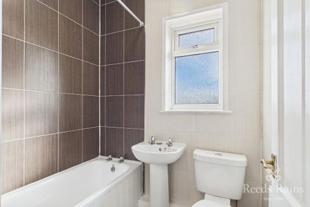 2 bedroom end of terrace house to rent - Photo 4