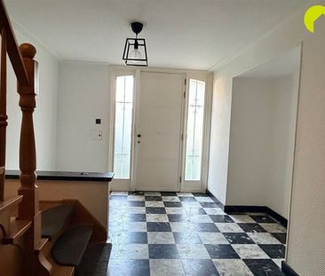 Huis te huur in Mortsel voor € 2.000 met 4 slaapkamers - Photo 2