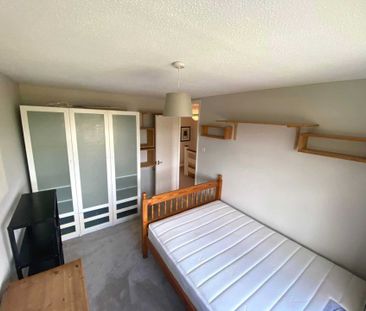 Broadacres, Guildford - Photo 2