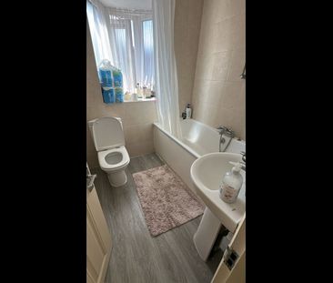 Room in a Shared House, Burnley Road, NW10 - Photo 2