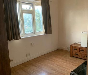 Room in a Shared House, Carmelite Road, HA3 - Photo 1