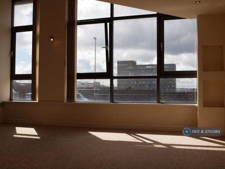 1 bedroom flat to rent - Photo 2