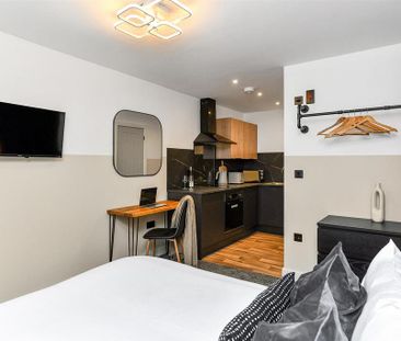 Studio to rent - Photo 1