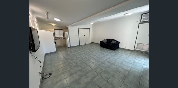 Self contained Flat - Photo 2