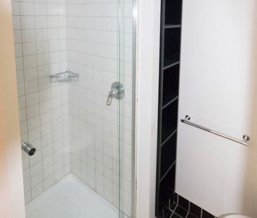 Furnished Stylish Studio Apartment -STUDENTS ONLY - Photo 5