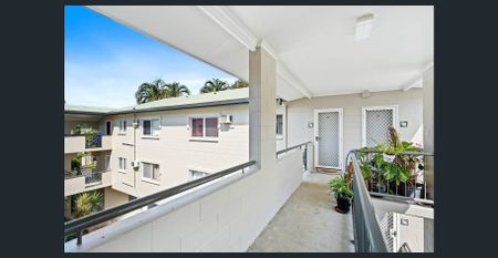 LOVELY, LARGE TWO BEDROOM UNIT – SECURE TOP FLOOR LOCATION – CAT FRIENDLY - Photo 2