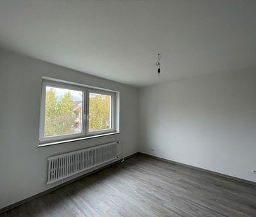 Einziehen und Wohlfühlen: renovierte 3-Raum-Wohnung mit Sonnenbalkon - Foto 2