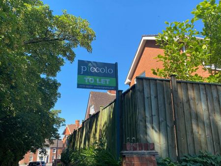 4 bedroom detached house to rent - Photo 2