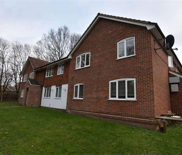 Upshire Gardens, The Warren, Bracknell, RG12 - Photo 2