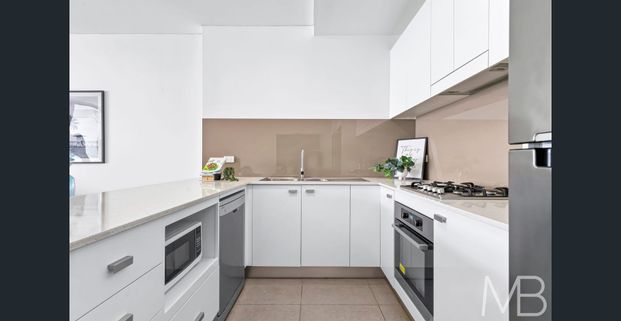 CONTEMPORARY PARKSIDE LIVING IN A HIGHLY-REGARDED URBAN ENCLAVE - Photo 1