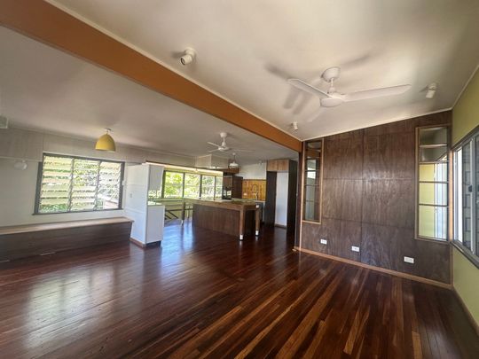 Renovated Coastal Home in Prime Eimeo Location - Photo 1