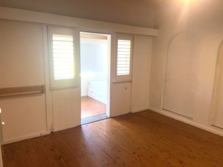 Spacious Home with Rear Studio - Photo 4