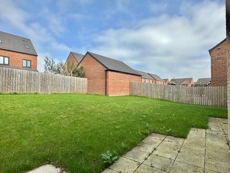 4 bedroom detached house to rent - Photo 2