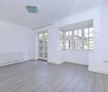 3 bedroom end of terrace house to rent - Photo 2