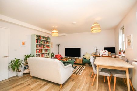 2 bedroom apartment to rent - Photo 2