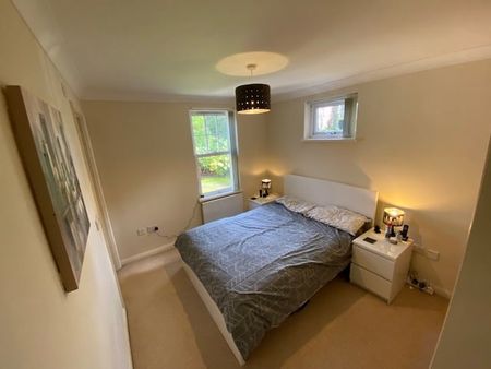 2 Bed Flat, Castleton Court, LS16 - Photo 3