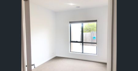 2 bedroom unit in Central Werribee - Photo 3
