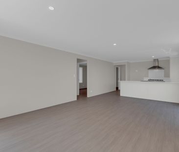 Four Bedroom Family Home in South Yunderup - Photo 4