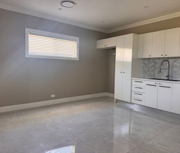 SPACIOUS 2 BEDROOM GRANNY FLAT - Photo 2