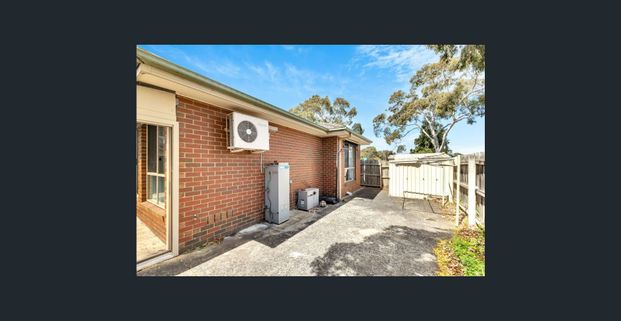 Lovely Family Home in Glen Waverley! - Photo 1