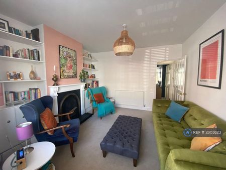 2 bedroom end of terrace house to rent - Photo 2