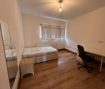 3 Bed Flat, Hyde Terrace, LS2 - Photo 4