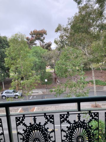 East Perth - Photo 4