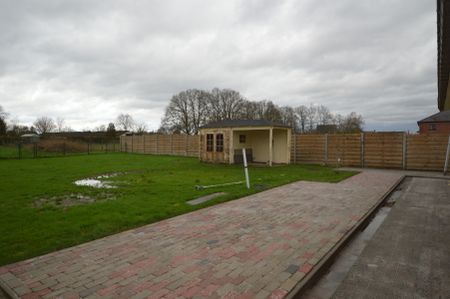 Halfopen woning - 2 slpk. met weiland & (paarden)stallen - Photo 2