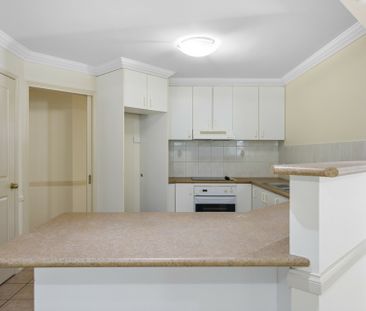 Spacious 4-Bedroom Family Home - Photo 2
