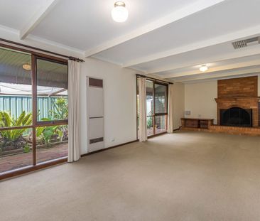 FAMILY HOME – 2 LIVING AREAS – 2 BATHROOMS – SHED/WORKSHOP – BIG BLOCK - Photo 4