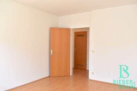 Wr. Neustadt zentrale Lage – sehr gepflegte, lichtdurchflutete 3-Zimmer Mietwohnung mit Balkon und PKW-Stellplatz - Foto 3