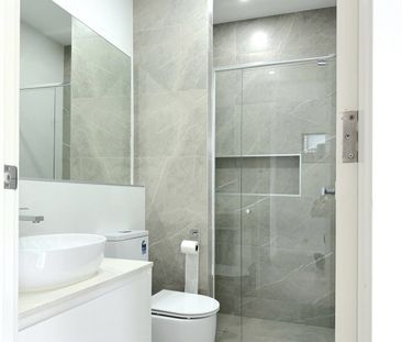 Luxurious and private 2 bedroom granny flat! - Photo 2