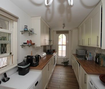 3 Bed Flat, West Hill, HA2 - Photo 4