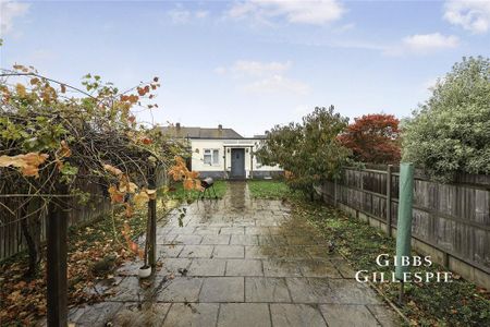 5 bedroom semi-detached house to rent - Photo 2