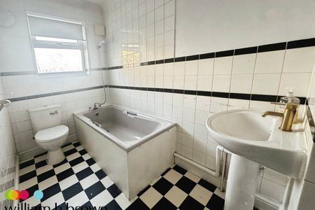 25 Pallister Road - Photo 4