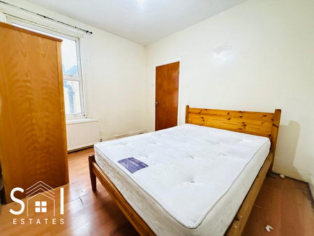 4 bedroom terraced house to rent - Photo 2