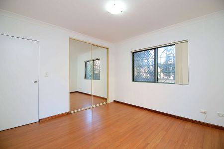 Ground floor 3 bedroom unit - Photo 2
