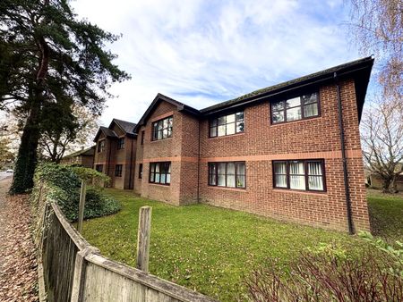 Berkshire Road, Camberley, Surrey, GU15 - Photo 2