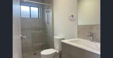 Near-New Versatile Family Home with Ground-Floor Bedroom & Full Bathroom - Photo 4