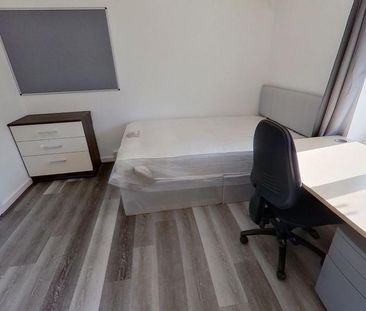 5 bedroom semi-detached house to rent - Photo 2