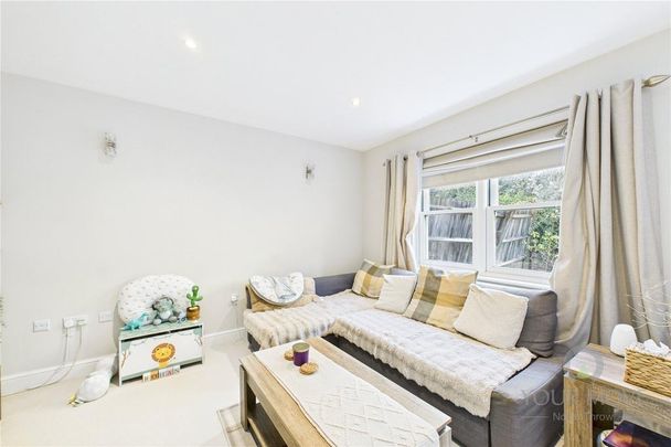 4 bedroom terraced house to rent - Photo 1