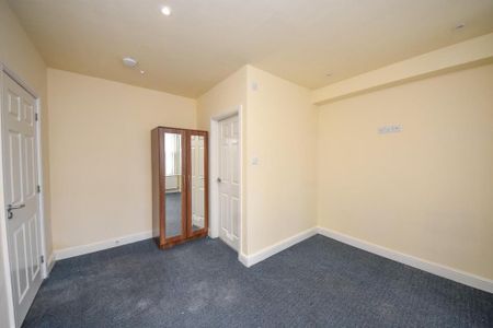 4 bedroom terraced house to rent - Photo 5